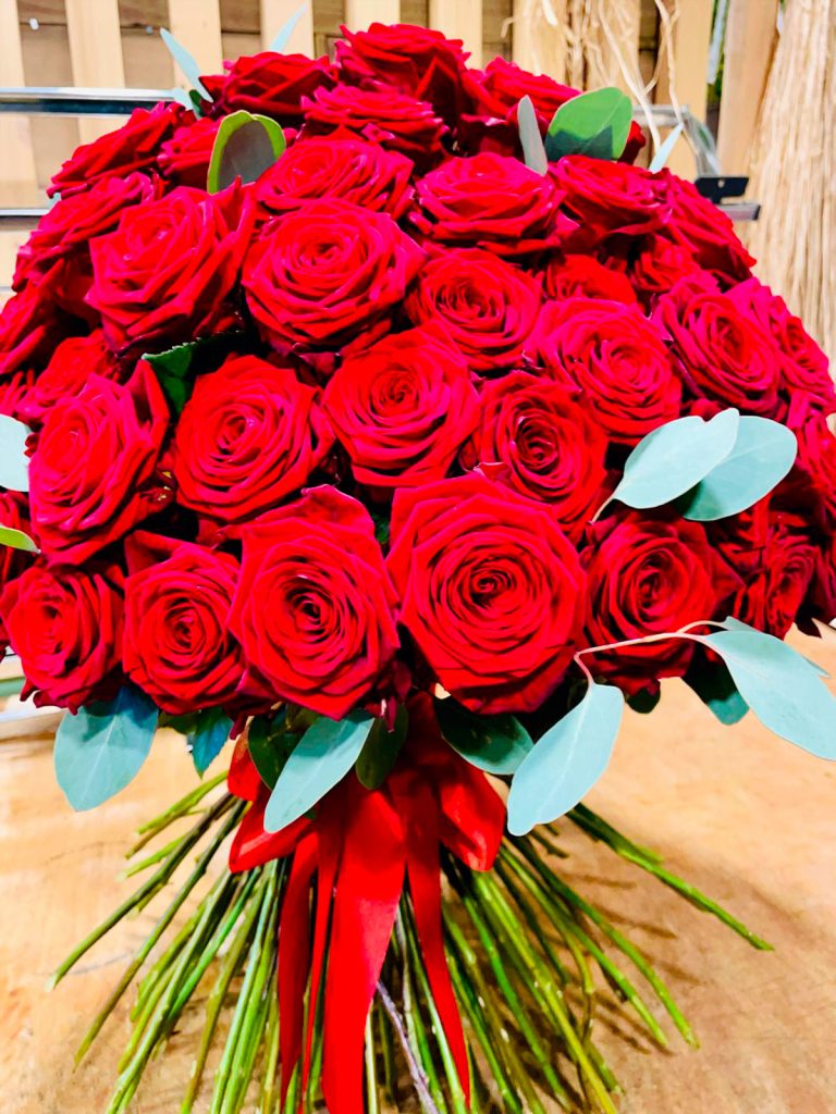 Bouquet floral frais et stabilisé – Idée cadeau entreprise Bouquet de fleurs fraîches et stabilisées, symbole d’une idée cadeau entreprise durable et élégante