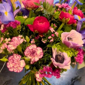 Afterwork floral printemps – bouquet printanier réalisé lors d’un atelier adulte chez Flormandise