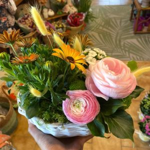 Atelier floral de Pâques : panier gourmand et fleuri avec fleurs de saison et chocolats – Flormandise